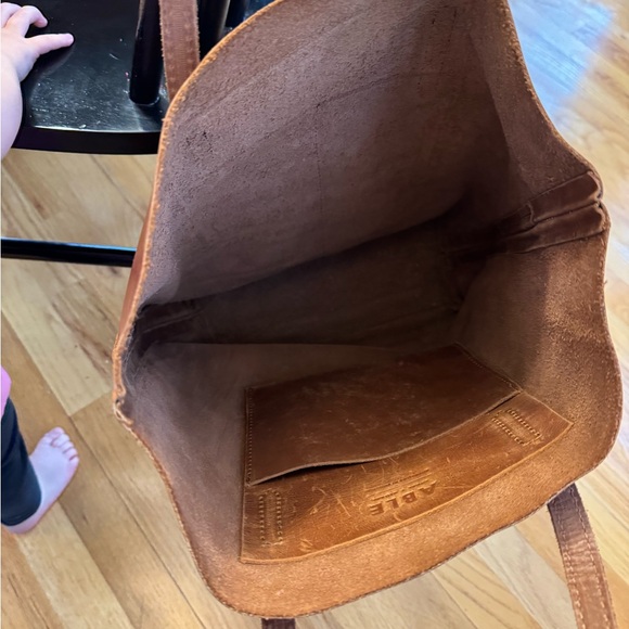 Able Brown Leather Tote Spacious Design - Picture 3 of 4